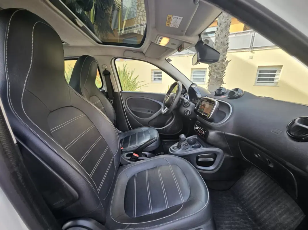 Smart ForFour 2018 - 12890 EUR, 75000 km - AUTO.MOTO.pt - 75000km - foto 9 de 12