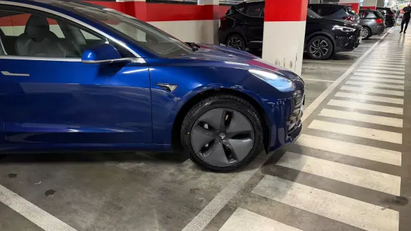 Tesla Model 3 2019 - 21900 EUR, 144900 km - AUTO.MOTO.pt - 144900km - foto 19 de 27