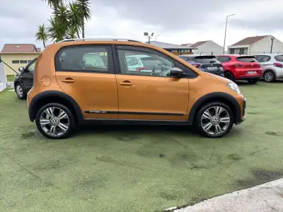 Volkswagen Cross Up! 2018 - 13990 EUR, 101322 km - AUTO.MOTO.pt - 101322km - foto 5 de 14
