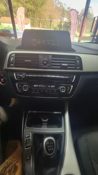 BMW 118 2018 - 22490 EUR, 92000 km - AUTO.MOTO.pt - 92000km - foto 21 de 28