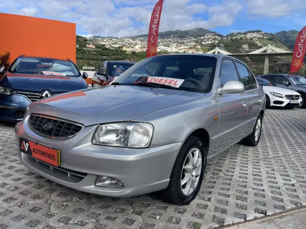 Hyundai Accent 2003 - 4250 EUR, 252434 km - AUTO.MOTO.pt - 252434km - foto 3 de 12