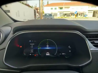 Renault Zoe 2020 - 13990 EUR, 24000 km - AUTO.MOTO.pt - 24000km - foto 14 de 17