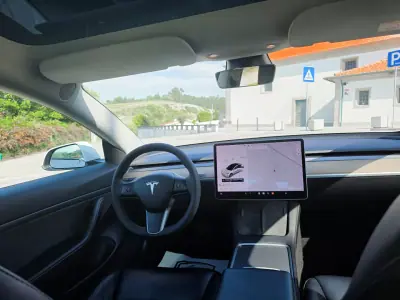 Tesla Model 3 2021 - 24990 EUR, 113300 km - AUTO.MOTO.pt - 113300km - foto 13 de 26