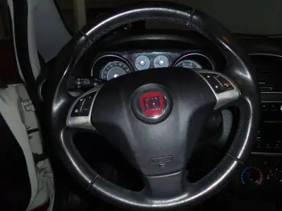 Fiat Punto 2010 - 5900 EUR, 147000 km - AUTO.MOTO.pt - 147000km - foto 21 de 28