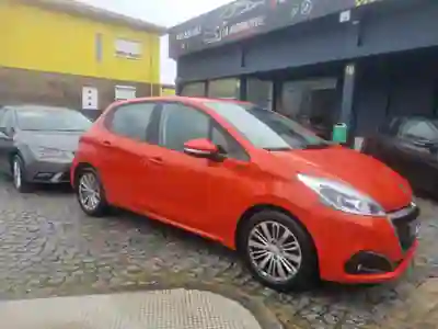 Peugeot 208 2018 - 8000 EUR, 97000 km - AUTO.MOTO.pt - 97000km - foto 4 de 15