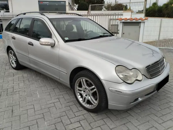 Mercedes-Benz C 220 CDi Avantgarde 2002 Diesel — 340 000 km · Porto Mercedes-Benz C 220 CDi Avantgarde 2002 Diesel
