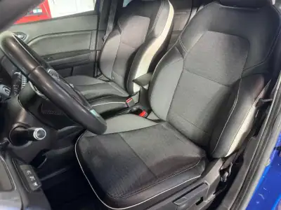 Renault Captur 2021 - 19250 EUR, 90487 km - AUTO.MOTO.pt - 90487km - foto 7 de 17