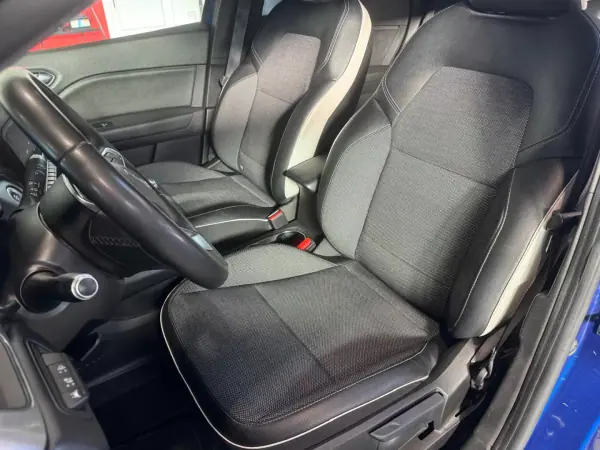Renault Captur 2021 - 19250 EUR, 90487 km - AUTO.MOTO.pt - 90487km - foto 7 de 17