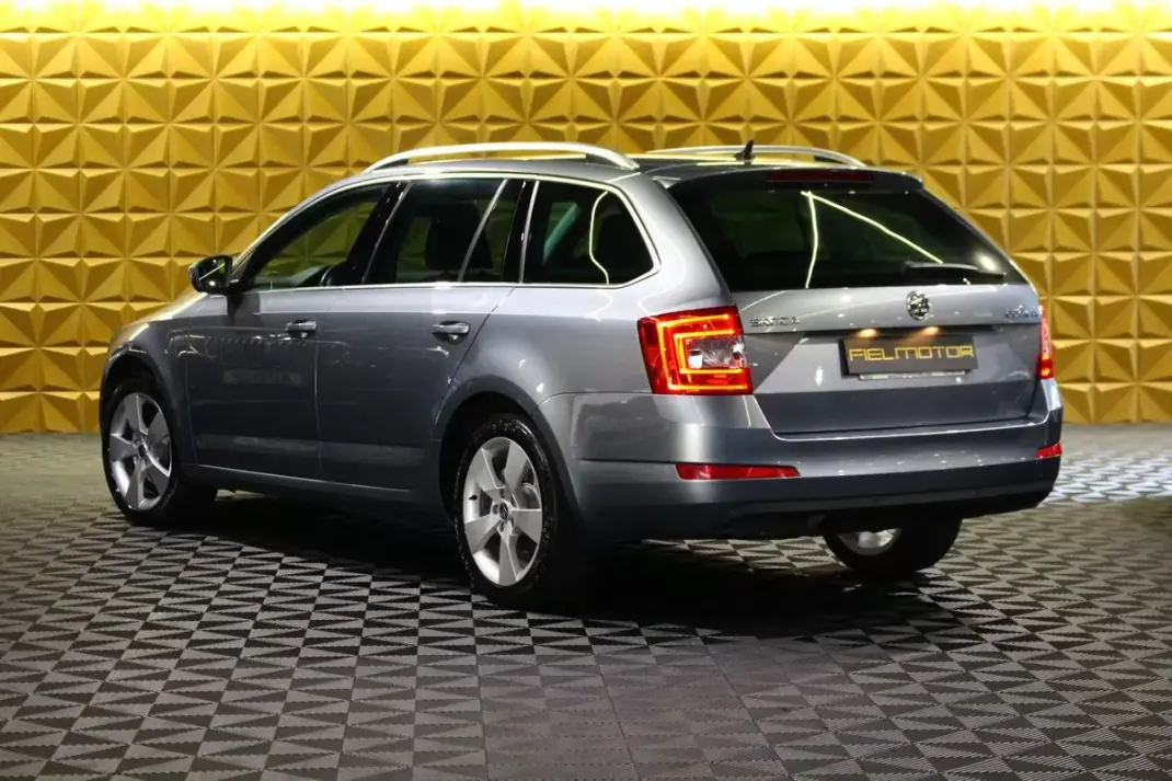 Skoda Octavia 2013 - 12740 EUR, 137350 km - 137350km - foto 2 de 26