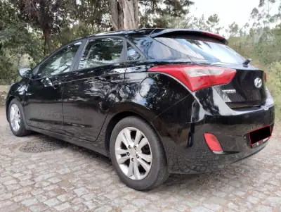 Hyundai i30 2012 - 7250 EUR, 260000 km - AUTO.MOTO.pt - 260000km - foto 5 de 31