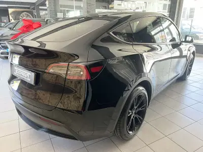 Tesla Model Y 2023 - 34600 EUR, 64322 km - 64322km - foto 4 de 26