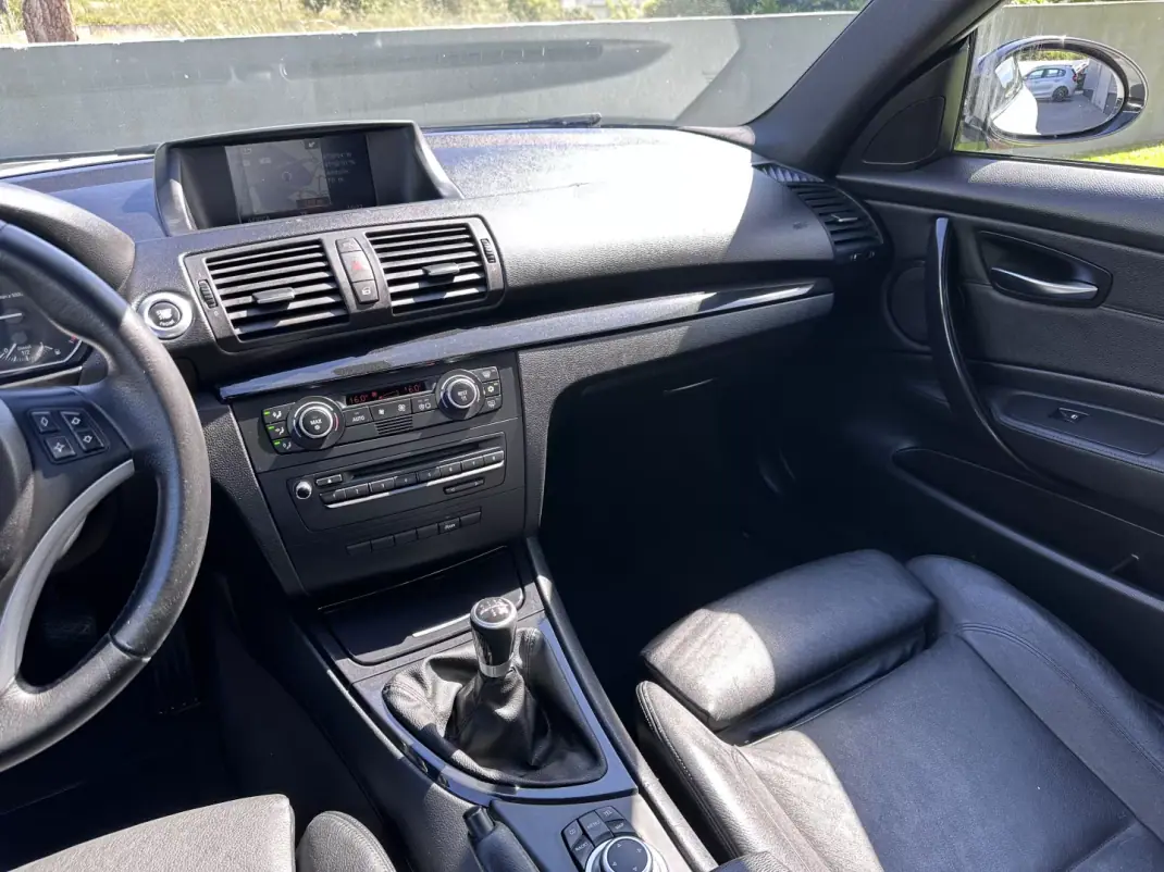 BMW 120 2009 - 9900 EUR, 220000 km - AUTO.MOTO.pt - 220000km - foto 33 de 60