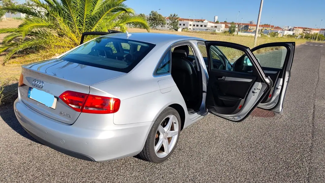 Audi A4 2010 - 9450 EUR, 236000 km - 236000km - foto 9 de 9
