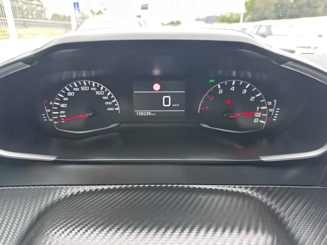 Peugeot 2008 2021 - 14900 EUR, 159000 km - AUTO.MOTO.pt - 159000km - foto 19 de 31