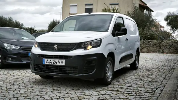 Peugeot Partner 2020 - 14490 EUR, 110714 km - AUTO.MOTO.pt - 110714km - foto 2 de 10