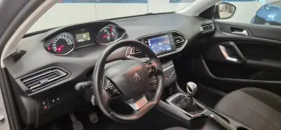 Peugeot 308 SW 2016 - 9490 EUR, 123000 km - AUTO.MOTO.pt - 123000km - foto 10 de 27