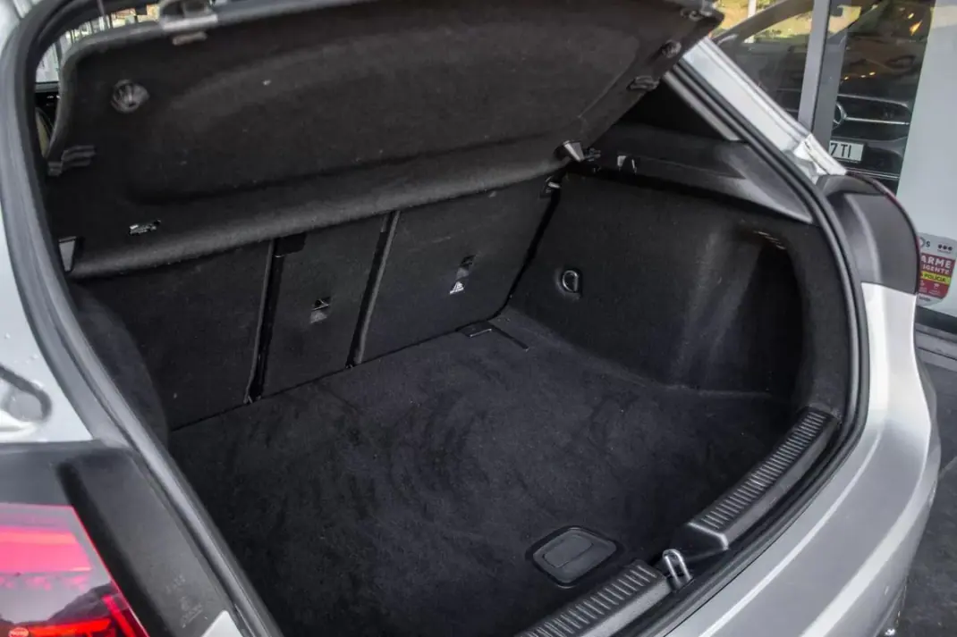 Mercedes-Benz A 180 2019 - 22450 EUR, 102667 km - AUTO.MOTO.pt - 102667km - foto 31 de 48