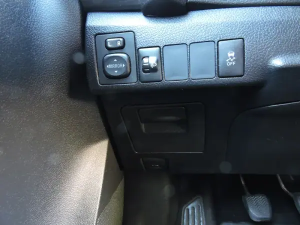 Toyota Auris 2015 - 12750 EUR, 141331 km - AUTO.MOTO.pt - 141331km - foto 12 de 15