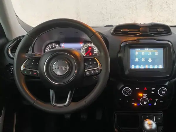 Jeep Renegade 2023 - 18900 EUR, 68317 km - AUTO.MOTO.pt - 68317km - foto 16 de 22