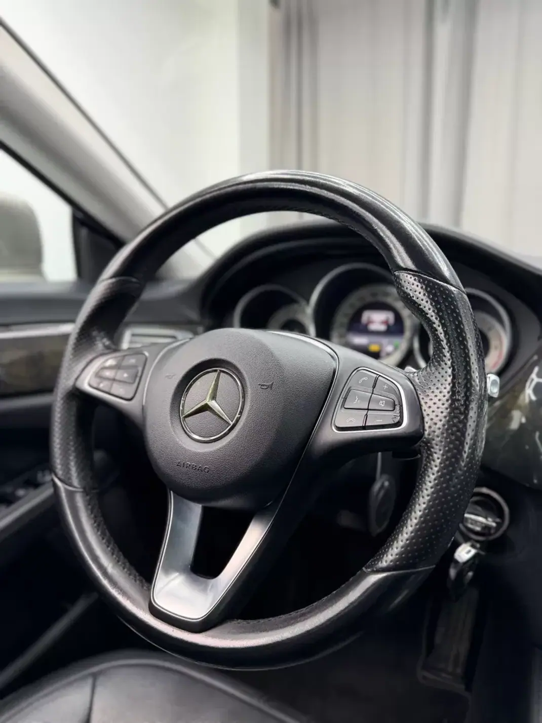 Mercedes-Benz CLS 350 2015 - 23750 EUR, 192000 km - AUTO.MOTO.pt - 192000km - foto 16 de 22