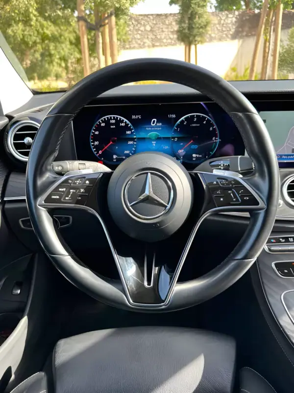 Mercedes-Benz E 300 2020 - 33900 EUR, 120000 km - AUTO.MOTO.pt - 120000km - foto 5 de 10