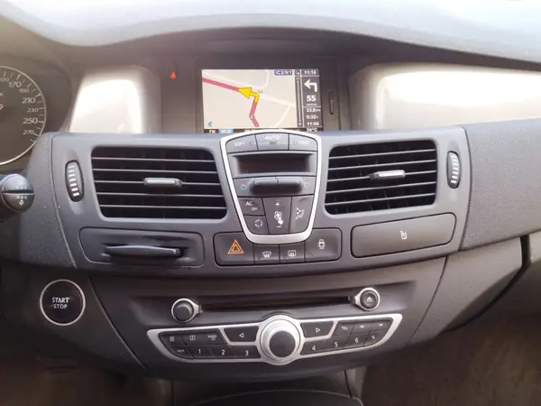 Renault Laguna Break 2012 - 8000 EUR, 186055 km - AUTO.MOTO.pt - 186055km - foto 12 de 26