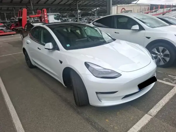 Tesla Model 3 2023 — foto 2 de 6