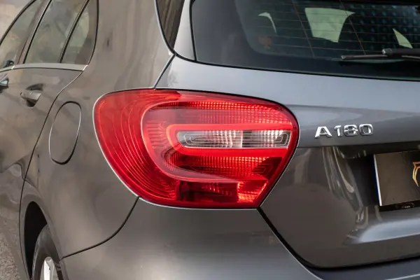 Mercedes-Benz A 180 2013 - 10990 EUR, 215000 km - AUTO.MOTO.pt - 215000km - foto 13 de 34
