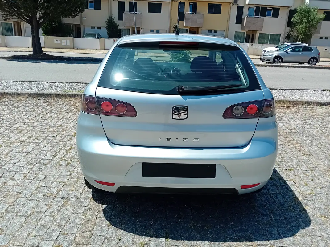 SEAT Ibiza 2008 - 3750 EUR, 189000 km - AUTO.MOTO.pt - 189000km - foto 5 de 12