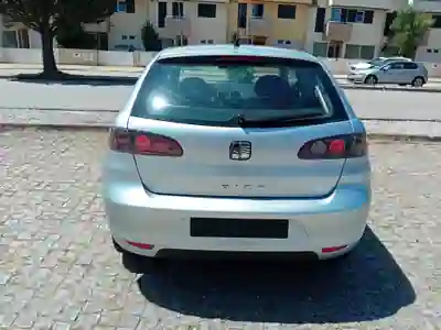 SEAT Ibiza 2008 - 3750 EUR, 189000 km - AUTO.MOTO.pt - 189000km - foto 5 de 12