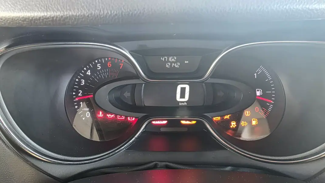 Renault Captur 2019 - 15590 EUR, 47000 km - AUTO.MOTO.pt - 47000km - foto 12 de 14