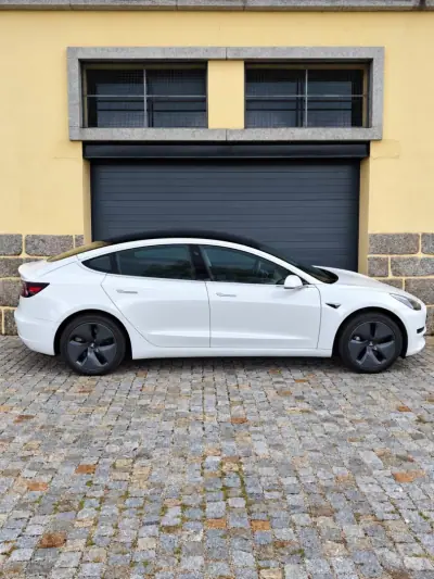 Tesla Model 3 2020 — foto 3 de 17