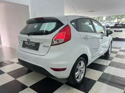 Ford Fiesta 2015 - 9990 EUR, 126498 km - AUTO.MOTO.pt - 126498km - foto 8 de 23