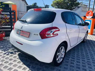 Peugeot 208 2013 - 9950 EUR, 188022 km - AUTO.MOTO.pt - 188022km - foto 7 de 12