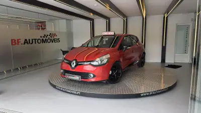 Renault Clio 2014 - 7900 EUR, 194340 km - AUTO.MOTO.pt - 194340km - foto 12 de 47