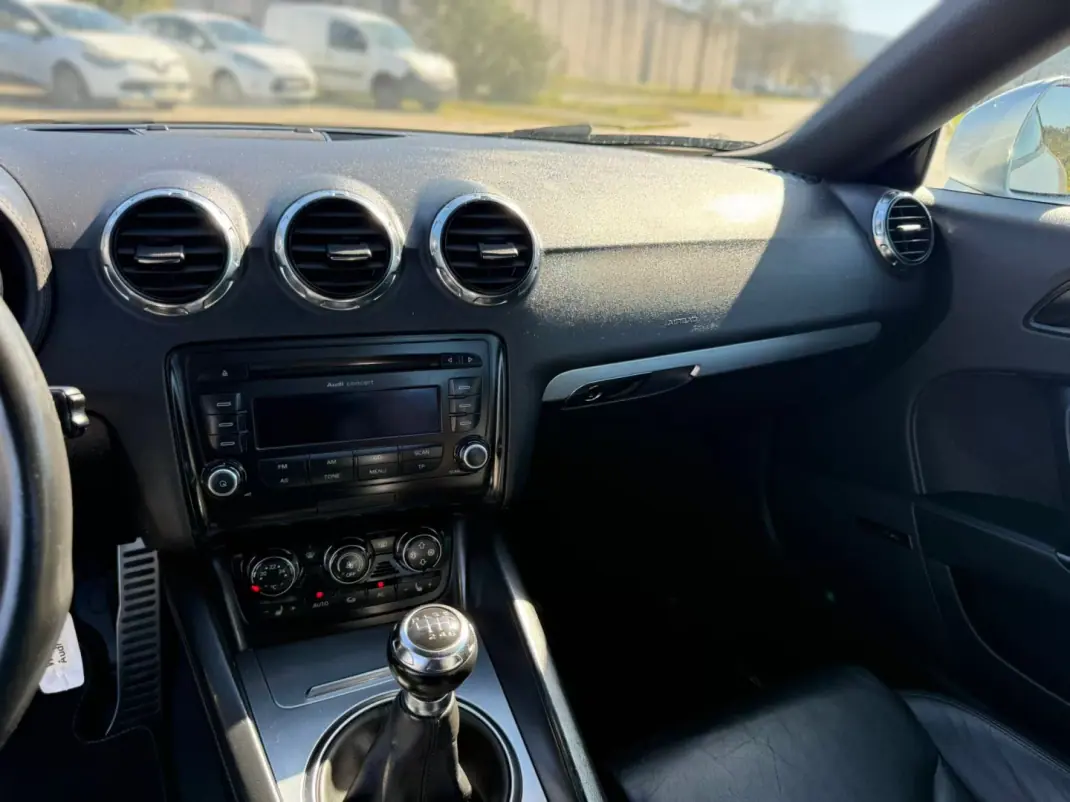 Audi TT Coupé 2006 - 16990 EUR, 77500 km - AUTO.MOTO.pt - 77500km - foto 12 de 19