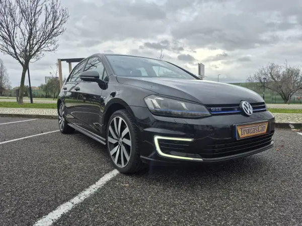 Volkswagen Golf 2016 - 15490 EUR, 211638 km - AUTO.MOTO.pt - 211638km - foto 11 de 28