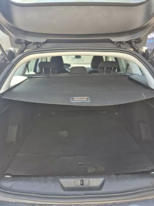Peugeot 308 SW 2018 - 10500 EUR, 261000 km - 261000km - foto 26 de 38