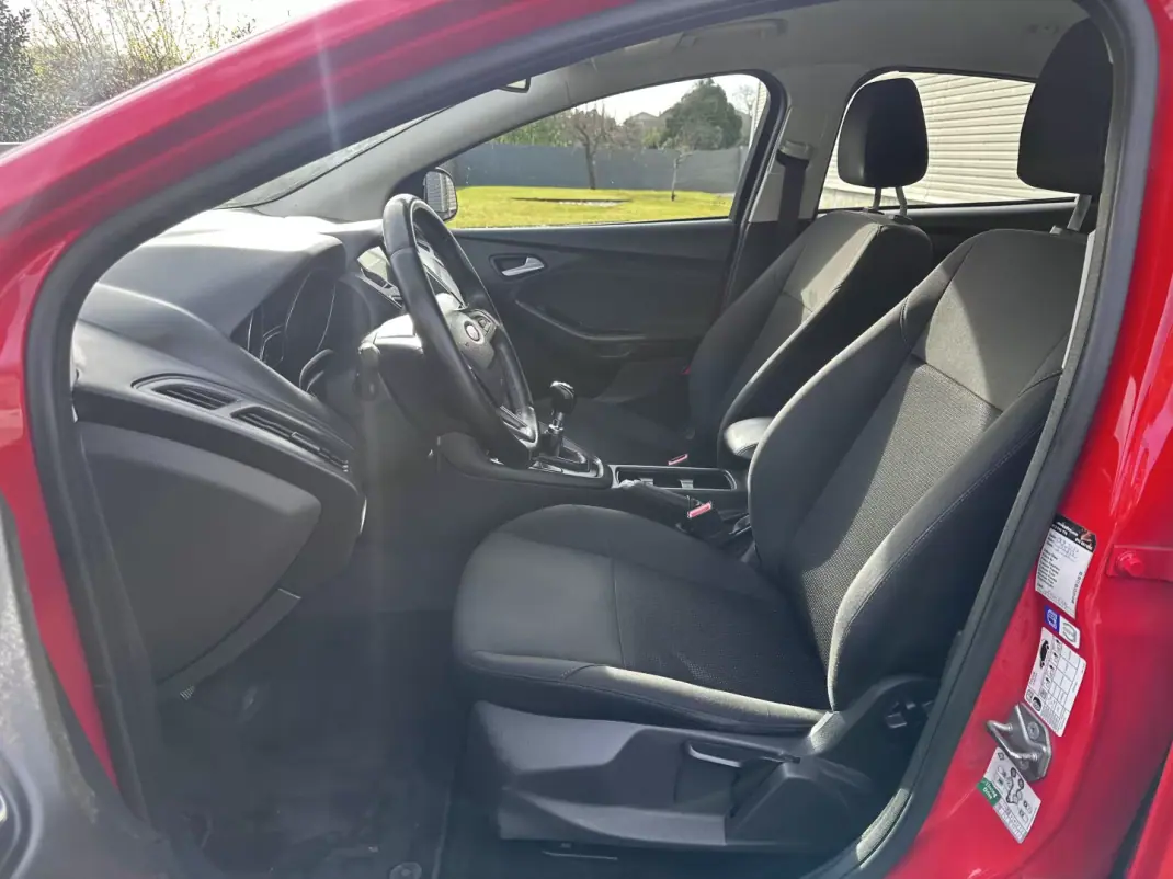 Ford Focus 2017 - 9900 EUR, 190000 km - AUTO.MOTO.pt - 190000km - foto 25 de 50
