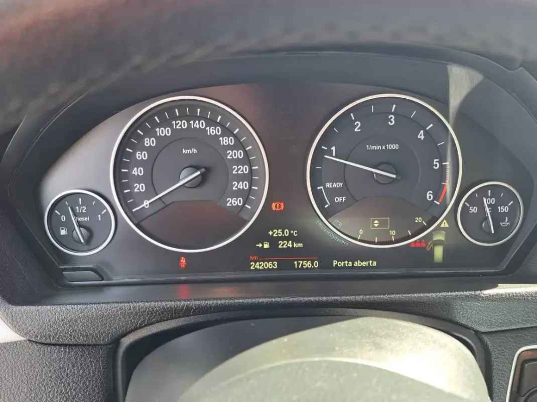 BMW 316 2014 - 12500 EUR, 242064 km - AUTO.MOTO.pt - 242064km - foto 27 de 48