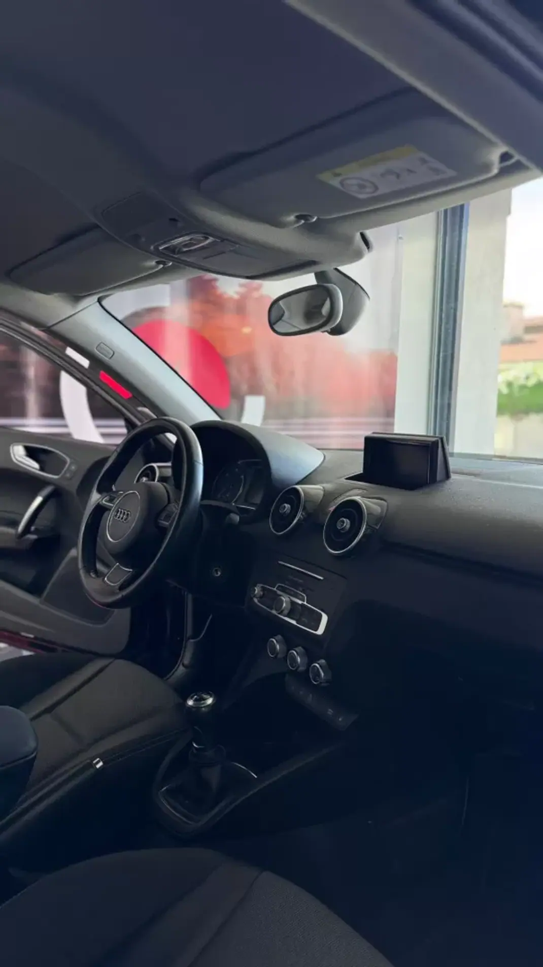 Audi A1 2018 - 14900 EUR, 132000 km - AUTO.MOTO.pt - 132000km - foto 8 de 10