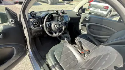 Smart Fortwo Cabrio 2018 - 10490 EUR, 55157 km - AUTO.MOTO.pt - 55157km - foto 4 de 40