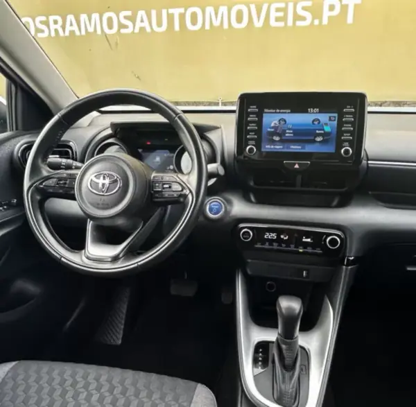 Toyota Yaris 2021 - 21400 EUR, 91340 km - AUTO.MOTO.pt - 91340km - foto 9 de 12