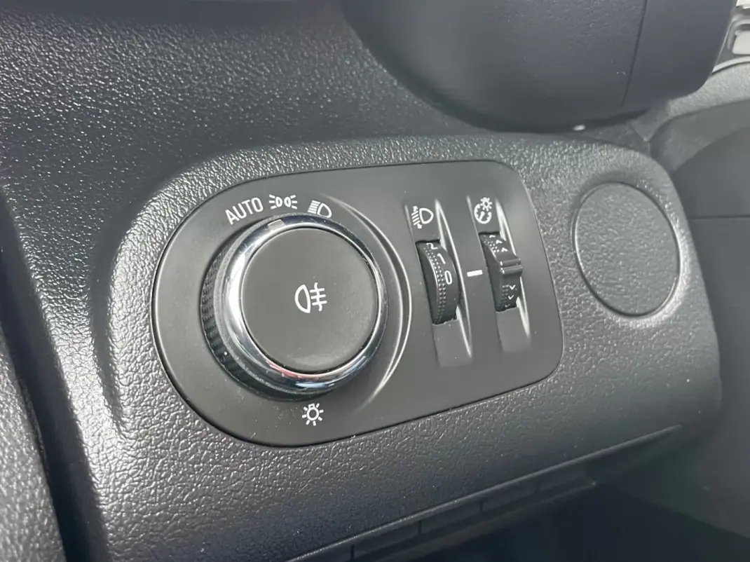 Opel Combo 2022 - 14450 EUR, 90000 km - AUTO.MOTO.pt - 90000km - foto 33 de 37