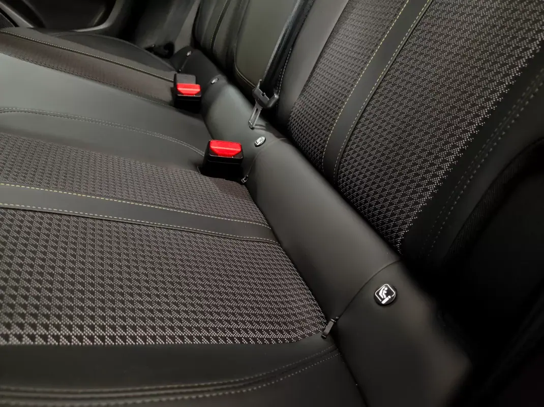 Peugeot 2008 2020 - 15990 EUR, 67000 km - AUTO.MOTO.pt - 67000km - foto 33 de 61