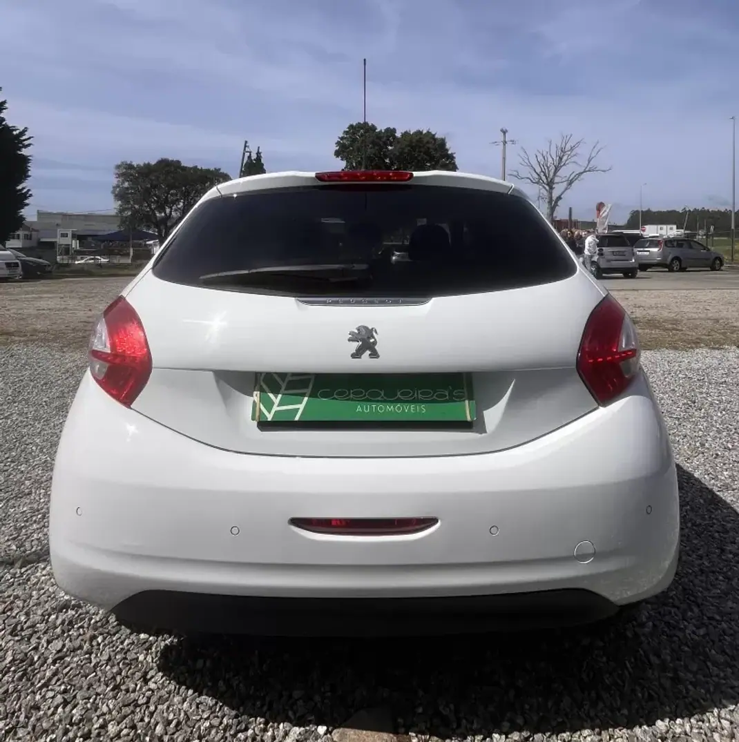 Peugeot 208 2015 - 7250 EUR, 84100 km - AUTO.MOTO.pt - 84100km - foto 5 de 19