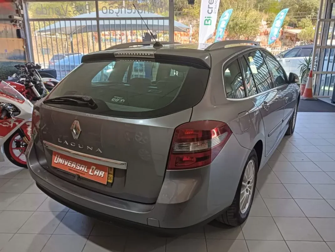 Renault Laguna Break 2011 - 8400 EUR, 224000 km - AUTO.MOTO.pt - 224000km - foto 3 de 15