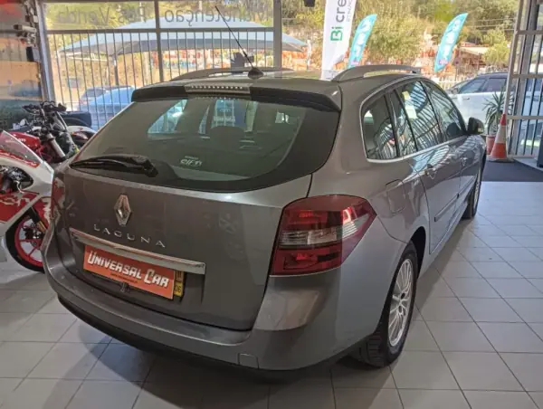 Renault Laguna Break 2011 - 8400 EUR, 224000 km - AUTO.MOTO.pt - 224000km - foto 3 de 15