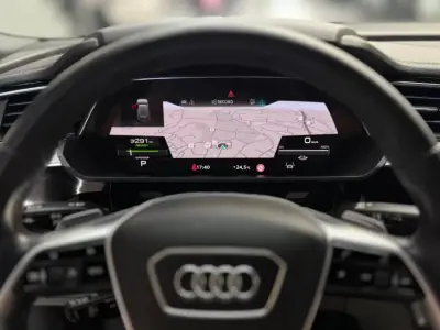 Audi Q8 e-Tron Sportback 2021 - 33950 EUR, 159218 km - AUTO.MOTO.pt - 159218km - foto 26 de 28