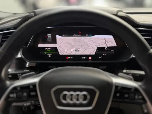 Audi Q8 e-Tron Sportback 2021 - 33950 EUR, 159218 km - AUTO.MOTO.pt - 159218km - foto 26 de 28